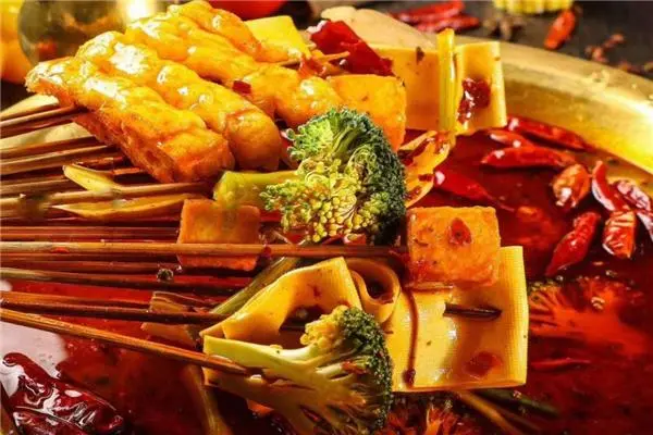 開(kāi)重慶火鍋店如何選火鍋底料？這幾個(gè)要點(diǎn)一定要知道 