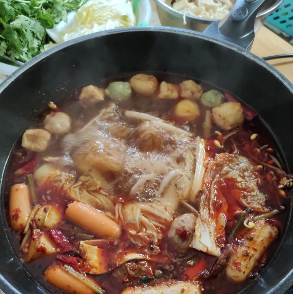 火鍋底料冷知識(shí)：牛油火鍋和清油火鍋有哪些區(qū)別？ 